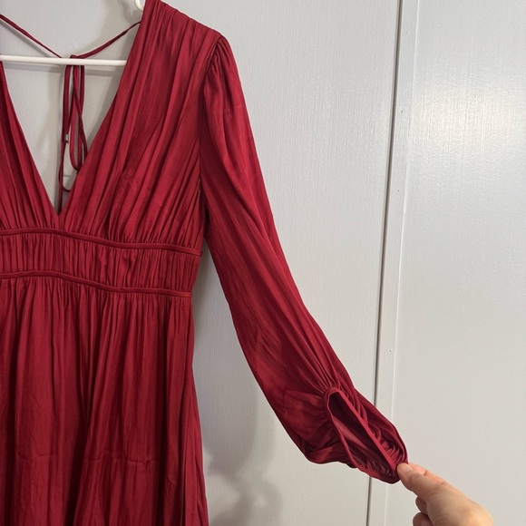 Halston Heritage Elegant Red Plunge Neckline Dress in Size 4 - Picture 15 of 16